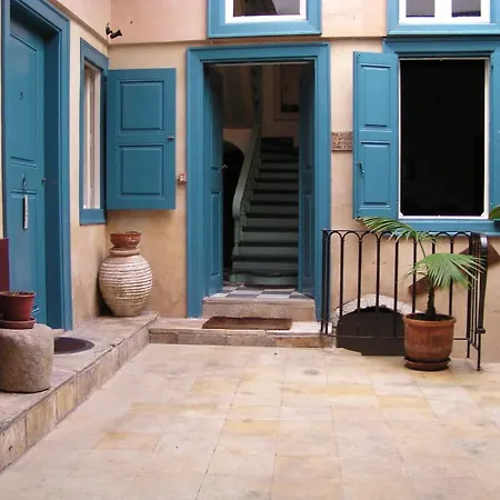Amphora Hotel 3*