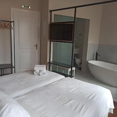 Amphora Hotel 3*