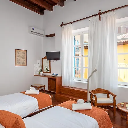 Amphora Hotel 3*