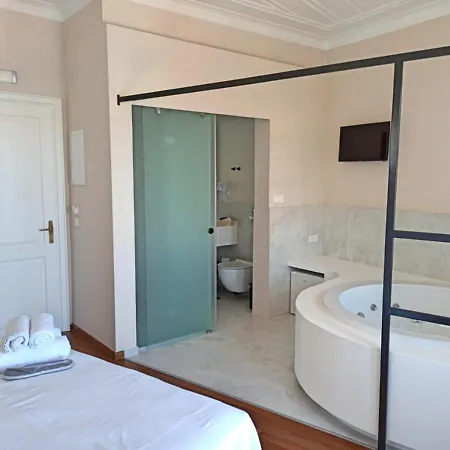 Amphora Hotel 3*